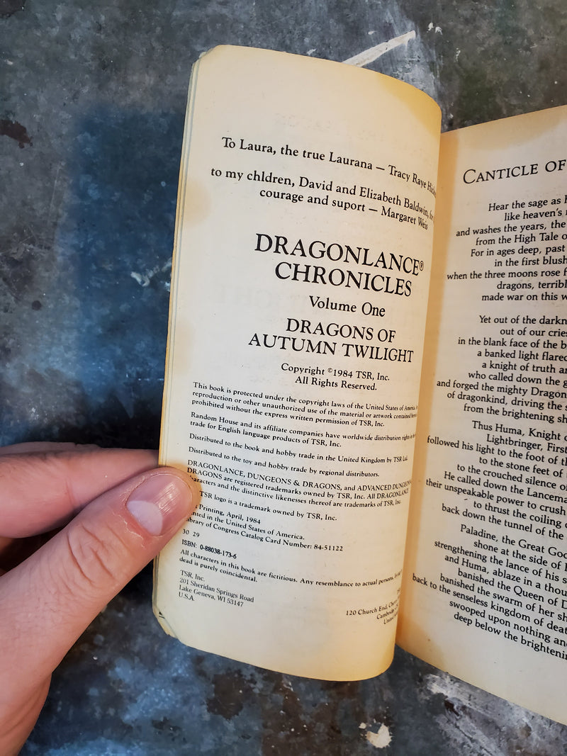 DragonLance Chronicles Trilogy Vol. 1: Dragons Of Autumn Twilight - Margaret Weis & Tracy Hickman